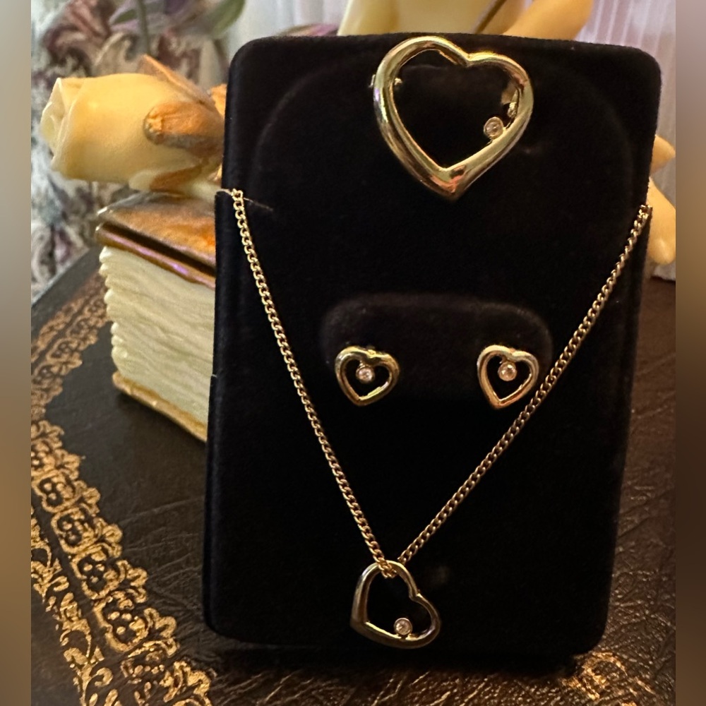 Gold Heart Jewelry Set Lot - Picture 2 of 2